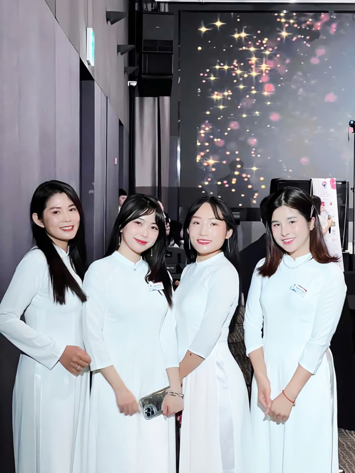 Lễ tân GoKorea tác nghiệp