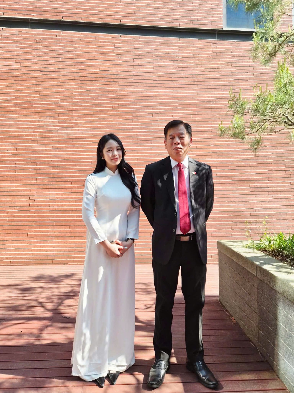 Lễ tân đón tiếp khách GoKorea