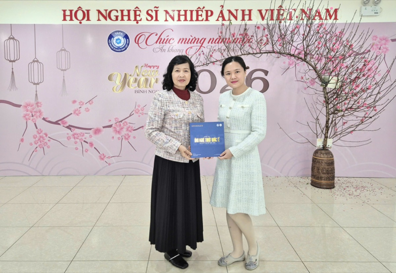 Image Đại diện Phố Việt làm việc với Hội Nghệ sĩ Nhiếp ảnh Việt Nam