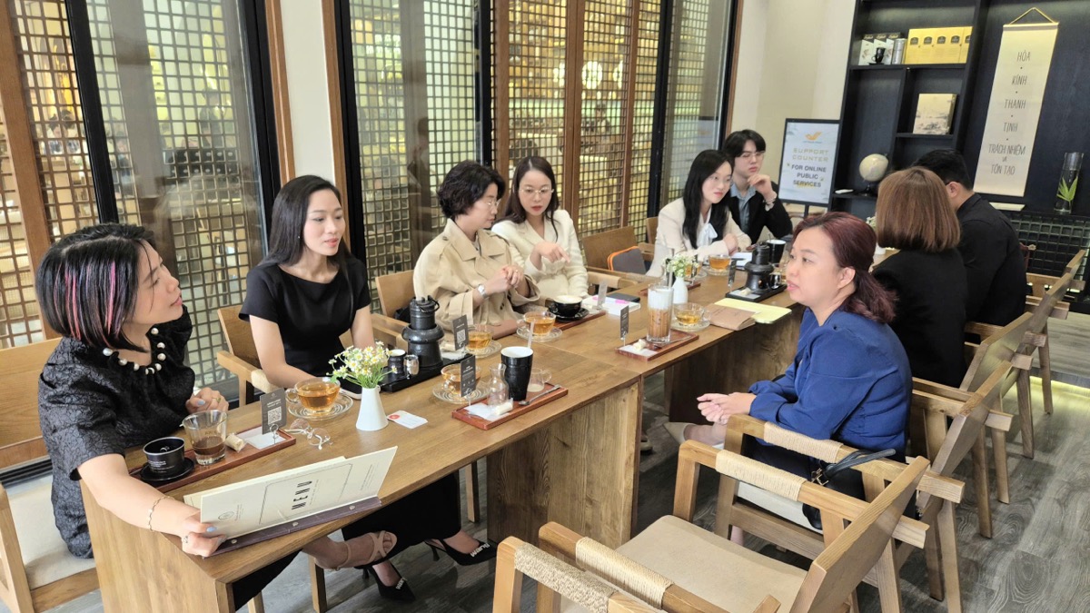 Phố Việt làm việc với Trung Nguyên 4