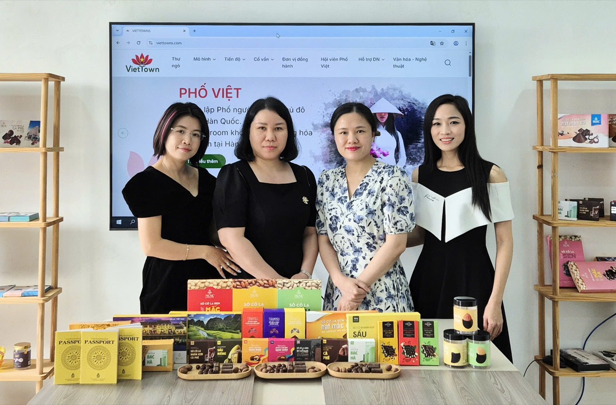 Phố Việt đến thăm và làm việc với Hội Hàng Việt Nam Chất lượng cao