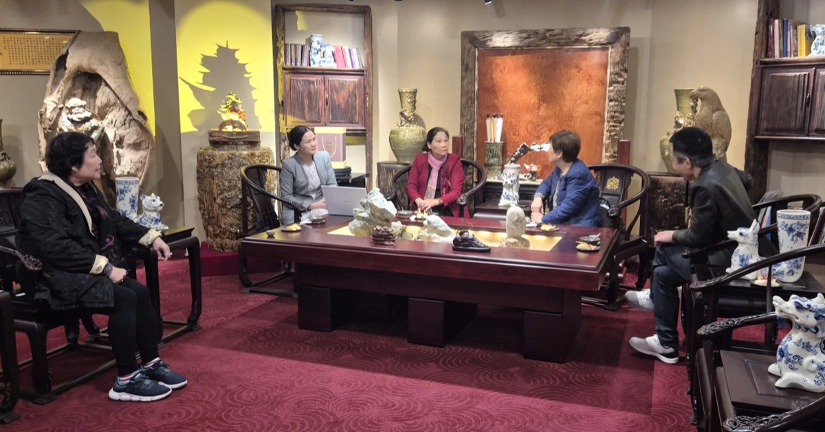 Đại diện Phố Việt thăm Bảo tàng gốm Bát Tràng